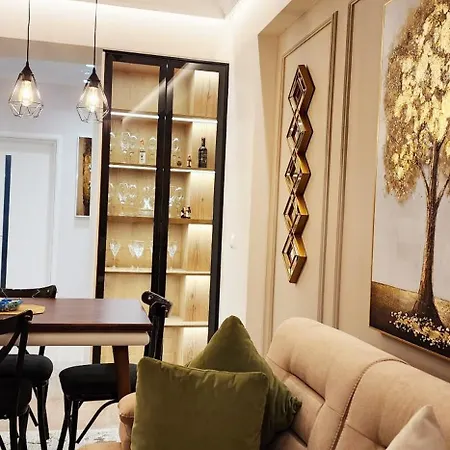 Golden Pearl Apartment *